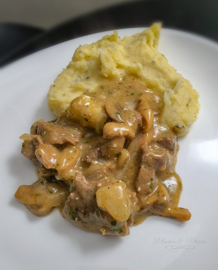 Découvrez le charme de la cuisine slave avec ce boeuf Stroganoff