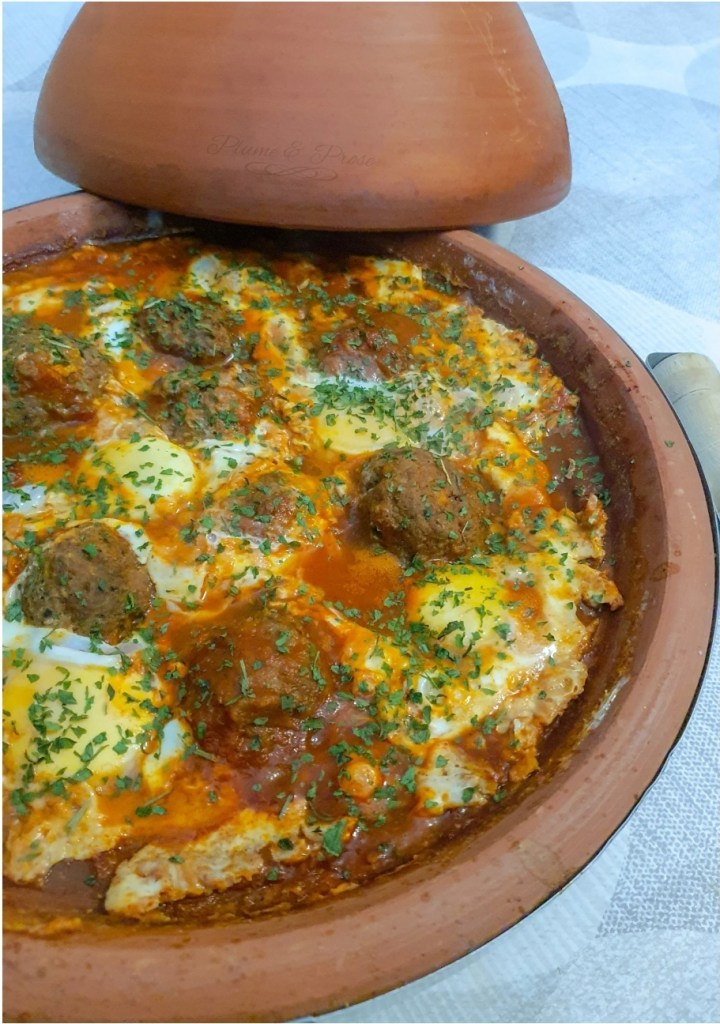 Laissez-vous transporter par ce savoureux Tajine de Kefta aux oeufs