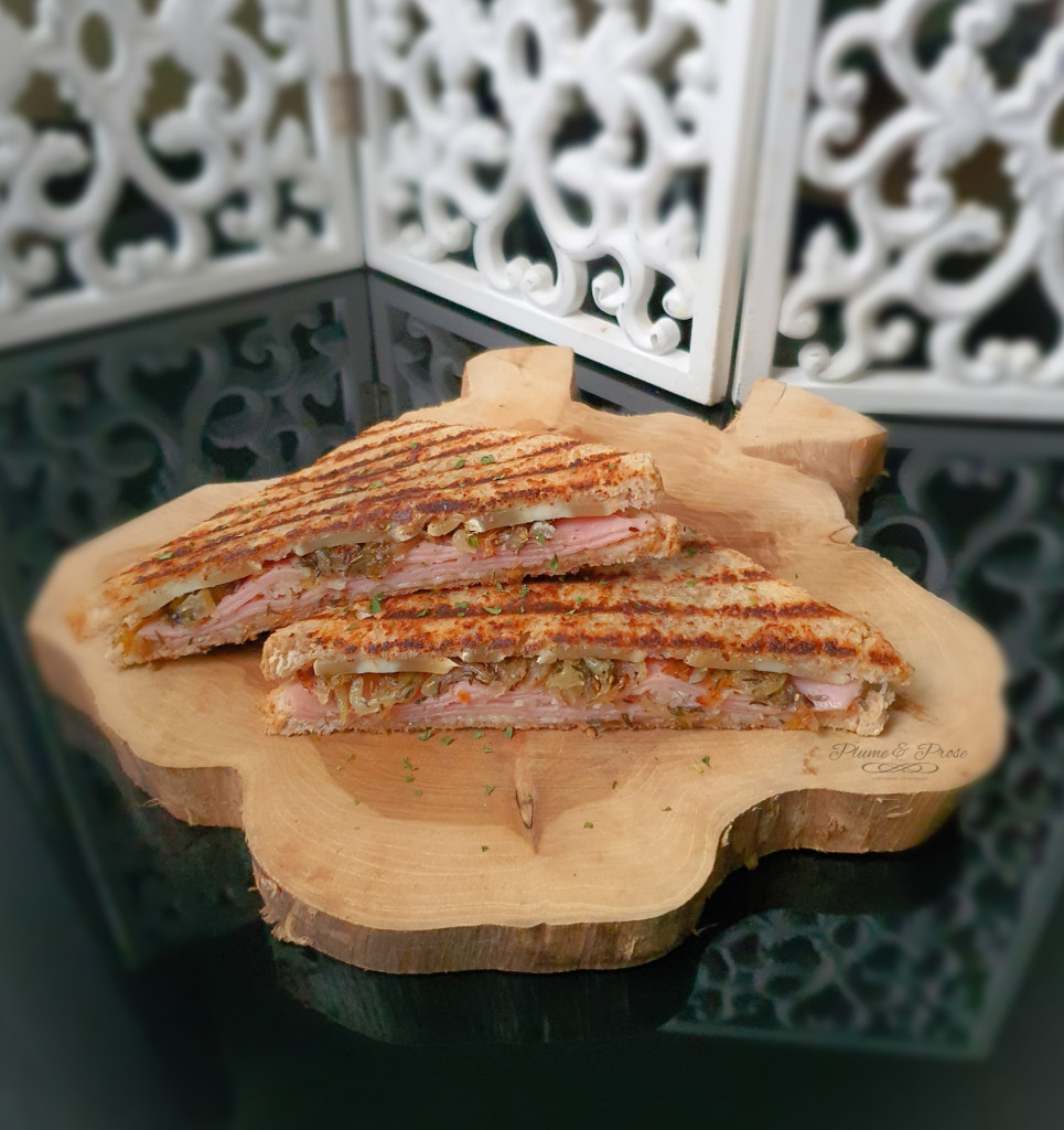 Croque-chèvre au jambon et sa compotée d'oignons