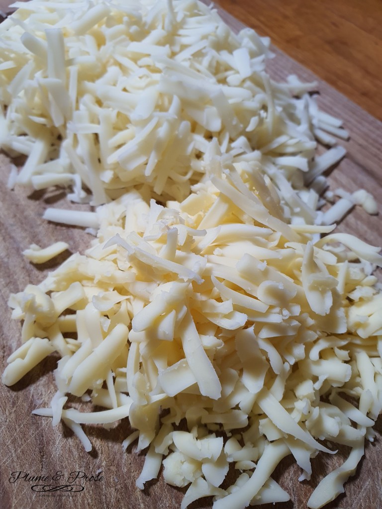 Préparation des croûtes au fromage