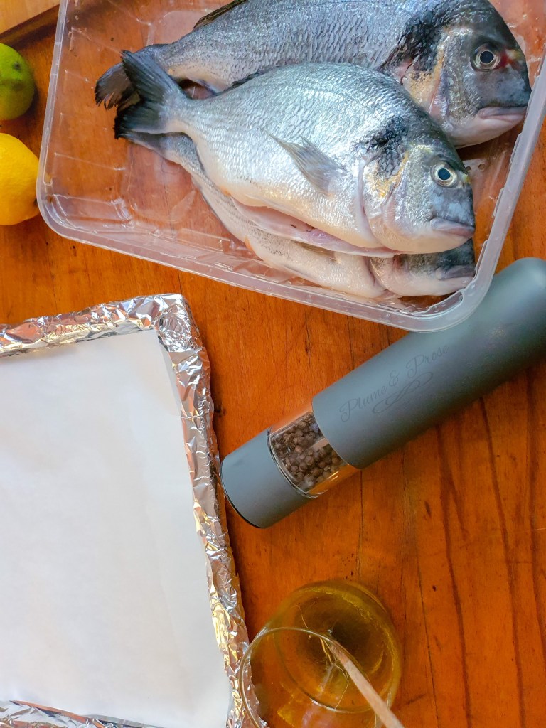 Préparation du poisson grillé au four