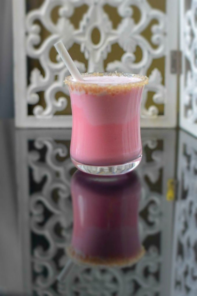 Voyez la vie en rose avec ce délicieux yaourt à boire