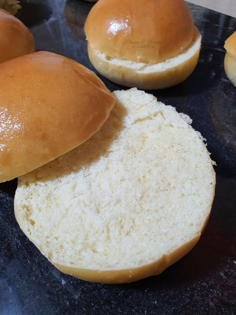 Préparation des pains à burger