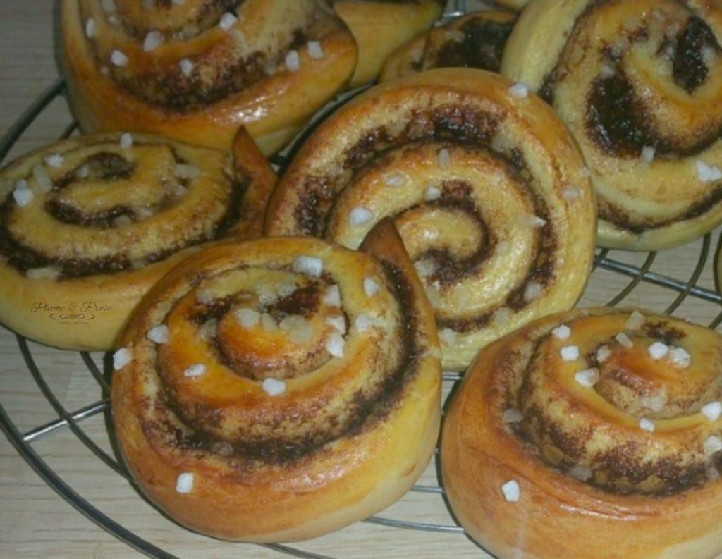 Préparation des brioches roulées à la cannelle