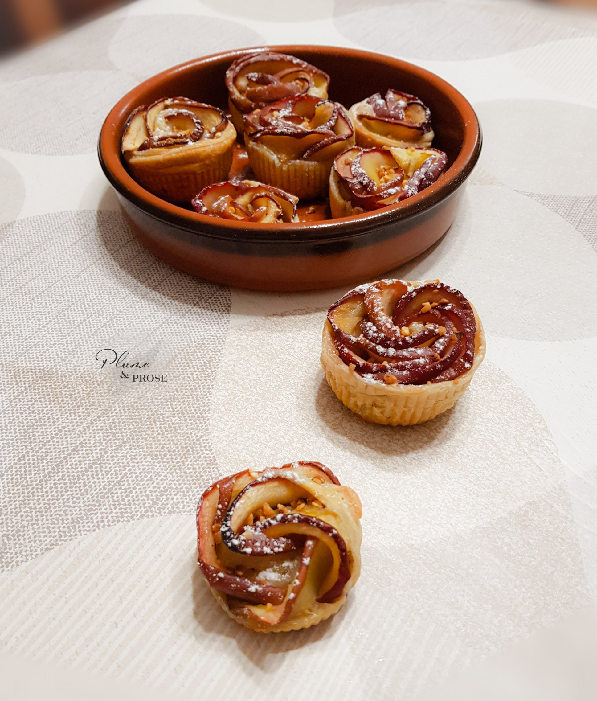 Croustillez avec ces roses feuilletées aux pommes