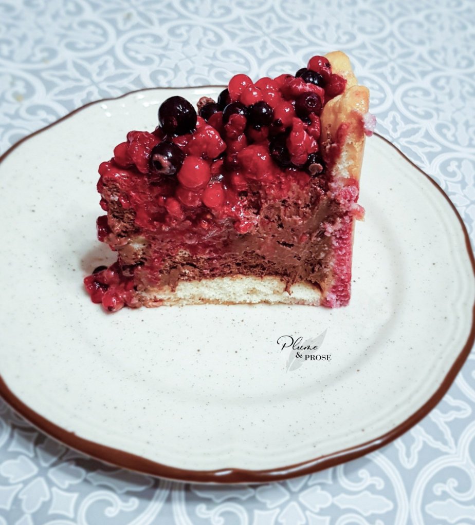 Préparation de la charlotte chocolat fruits rouges