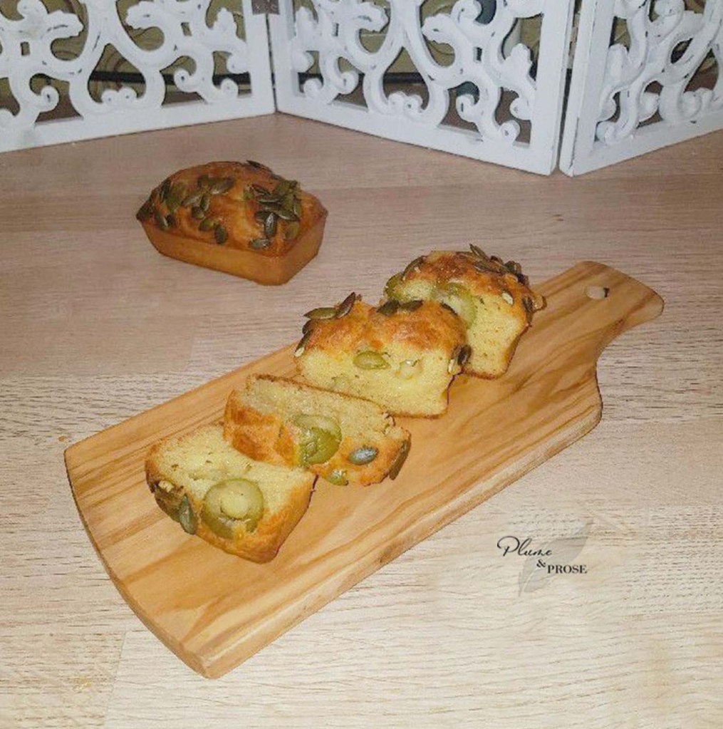 Optez pour la star de l'apéritif, le Mini cake aux olives et comté