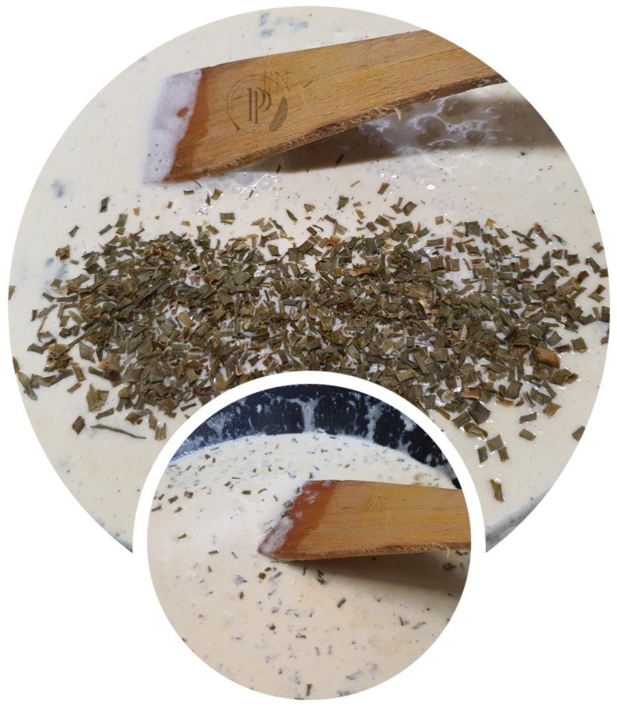 Préparation des spaghetti au roquefort